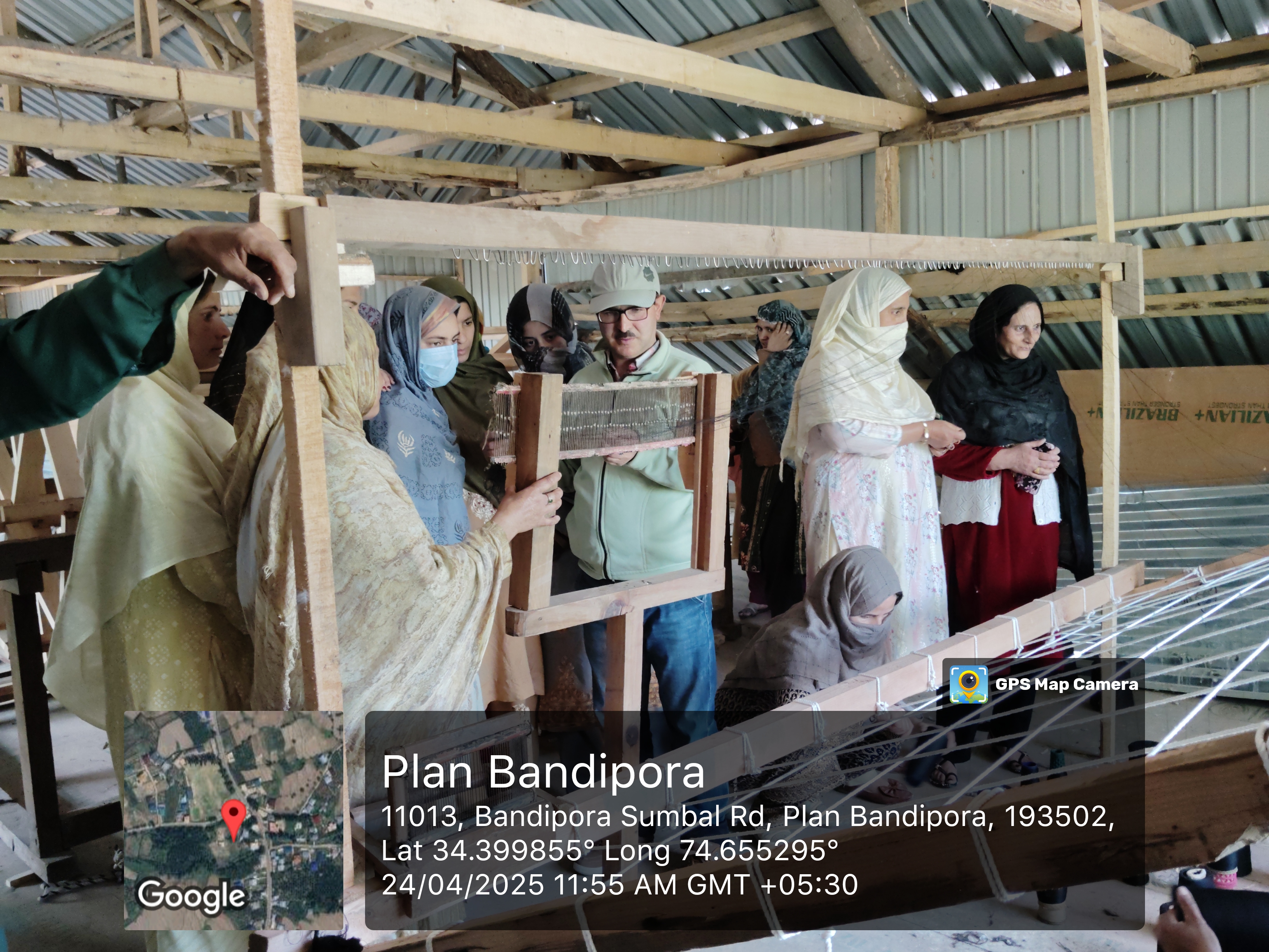 Hands on training of wool artisans on warping methodologies